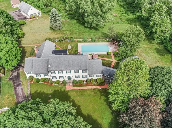 127 Lee Dr, Concord, MA 01742