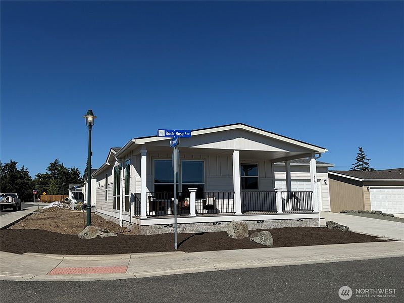 2nd image of 833 N Rock Rose Avenue