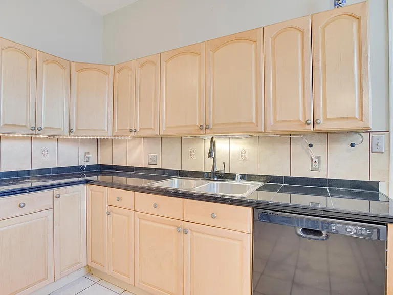 500 S East Ave — Photo 14