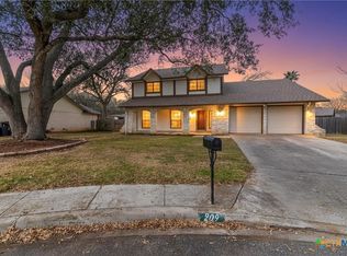 209 Coventry Ln, Seguin, TX 78155