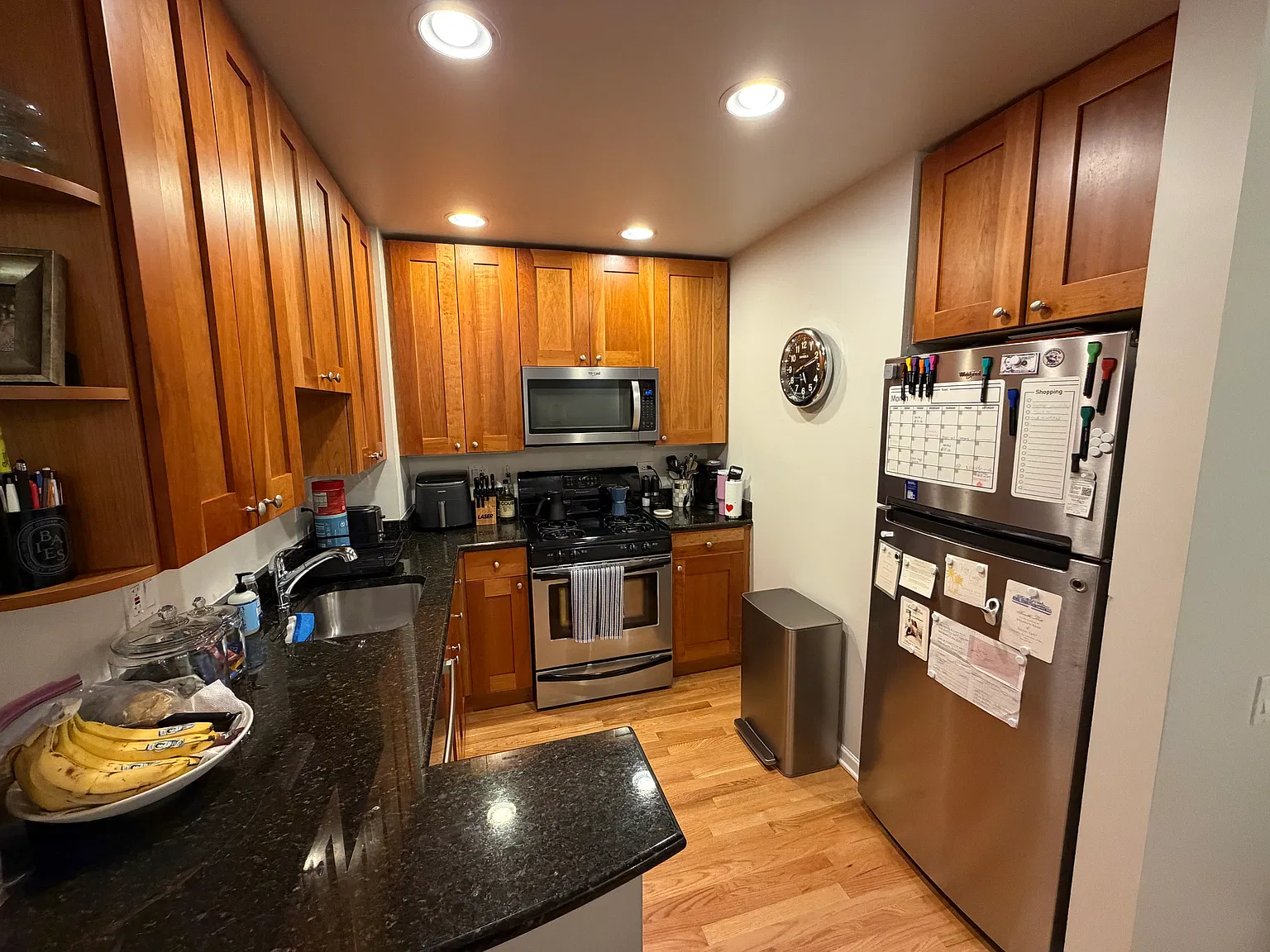 2 bed, 900 sqft, $3,600 — Photo 3