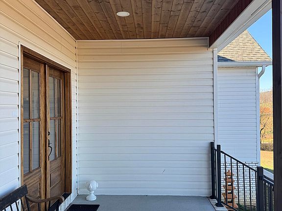 5th image of 325 Henderson Rd