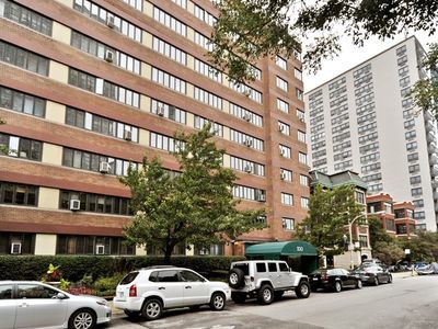708 W Bittersweet Pl #607, Chicago, IL, 60613