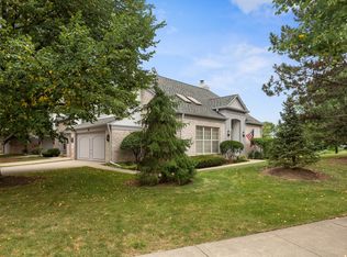 206 W Fox Hill Dr, Buffalo Grove, IL