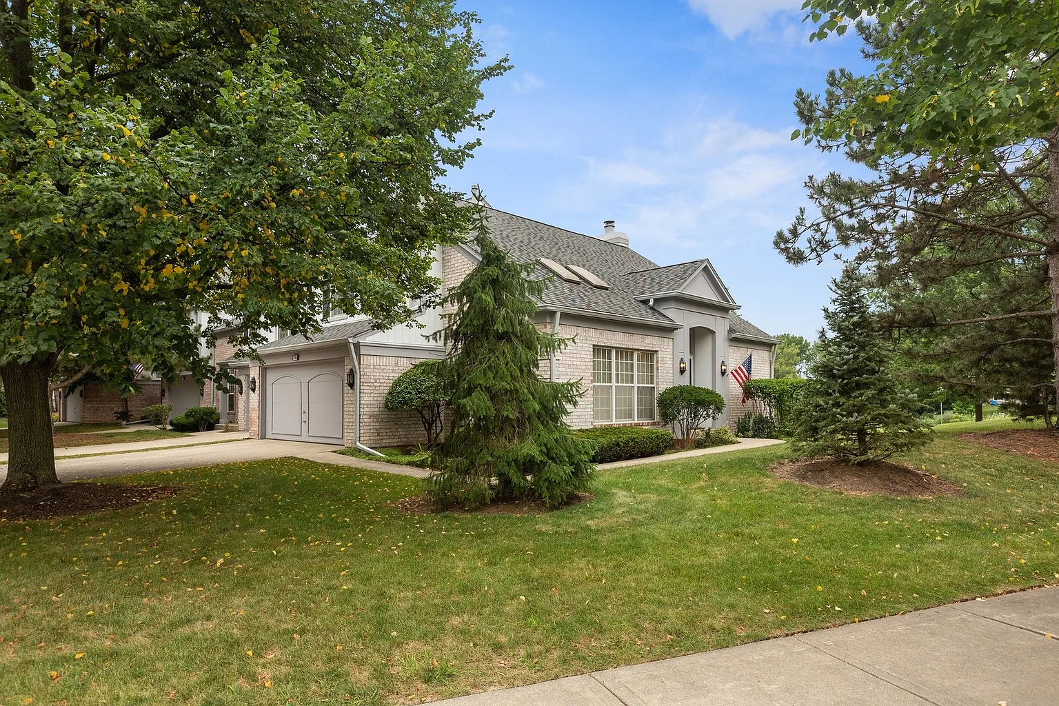206 W Fox Hill Dr photo 1