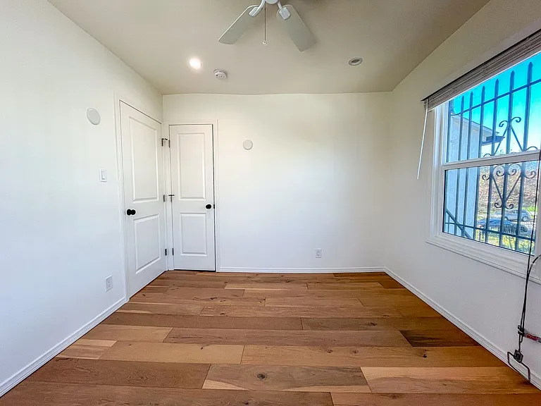 2202 S Bronson Ave — Photo 21