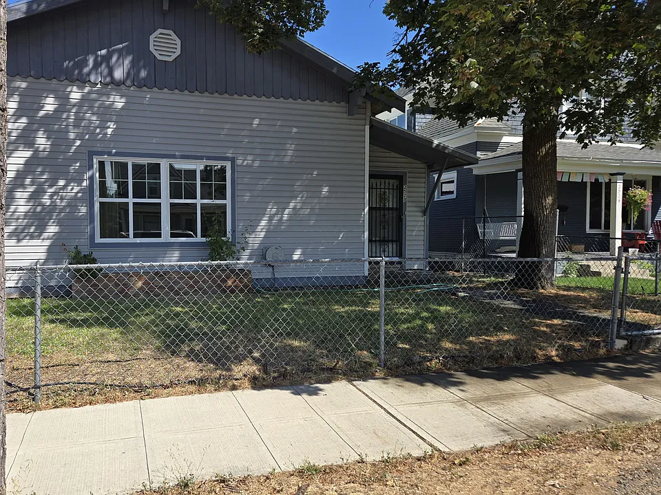 2528 W Mallon Ave