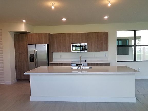5th image of 10392 NW 76th Ter #L10392