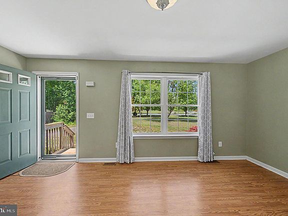 5th image of 322 Broad St