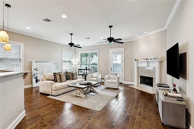 3 bed, 2.5 bath, 2228 sqft, $4,000 — Photo 3
