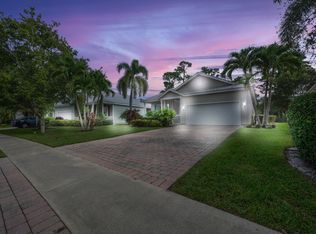 536 NE Canoe Park Cir, Port Saint Lucie, FL 34983