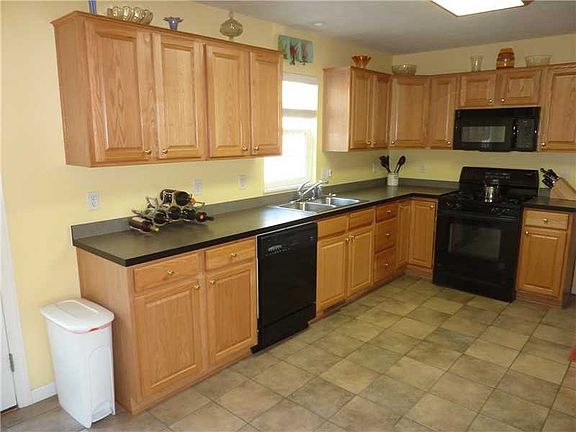 4th image of 719 Little Creek Ln