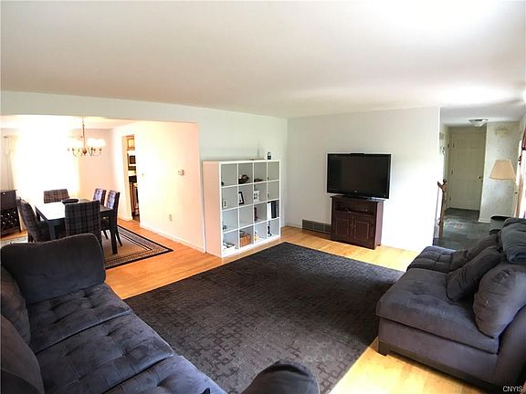 4th image of 3982 Fieldcrest Dr