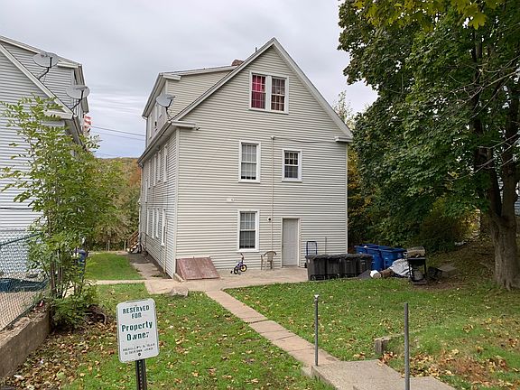 3rd image of 1264 Whalley Ave