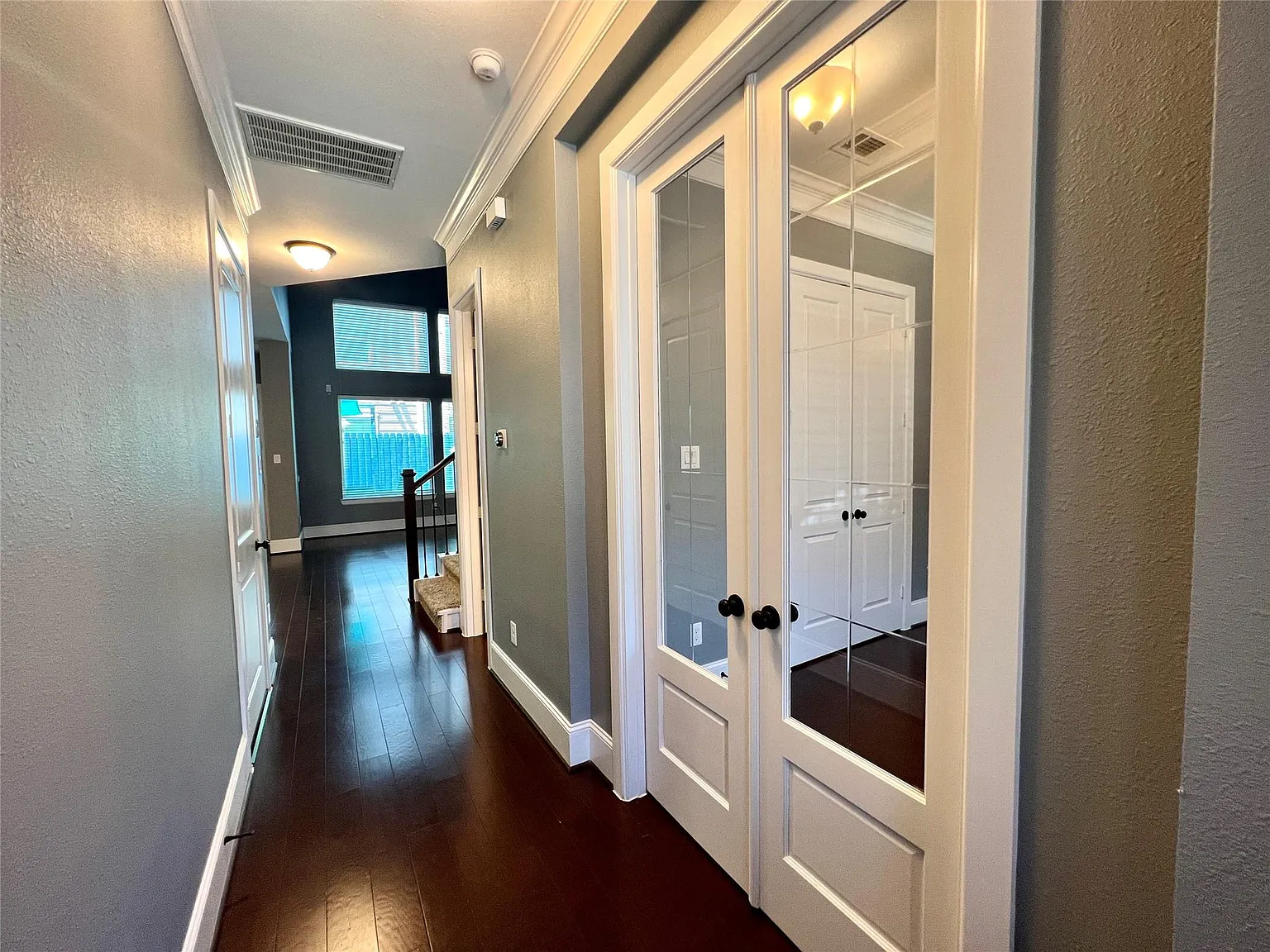 3 bed, 2.5 bath, 2129 sqft, $2,600 — Photo 2