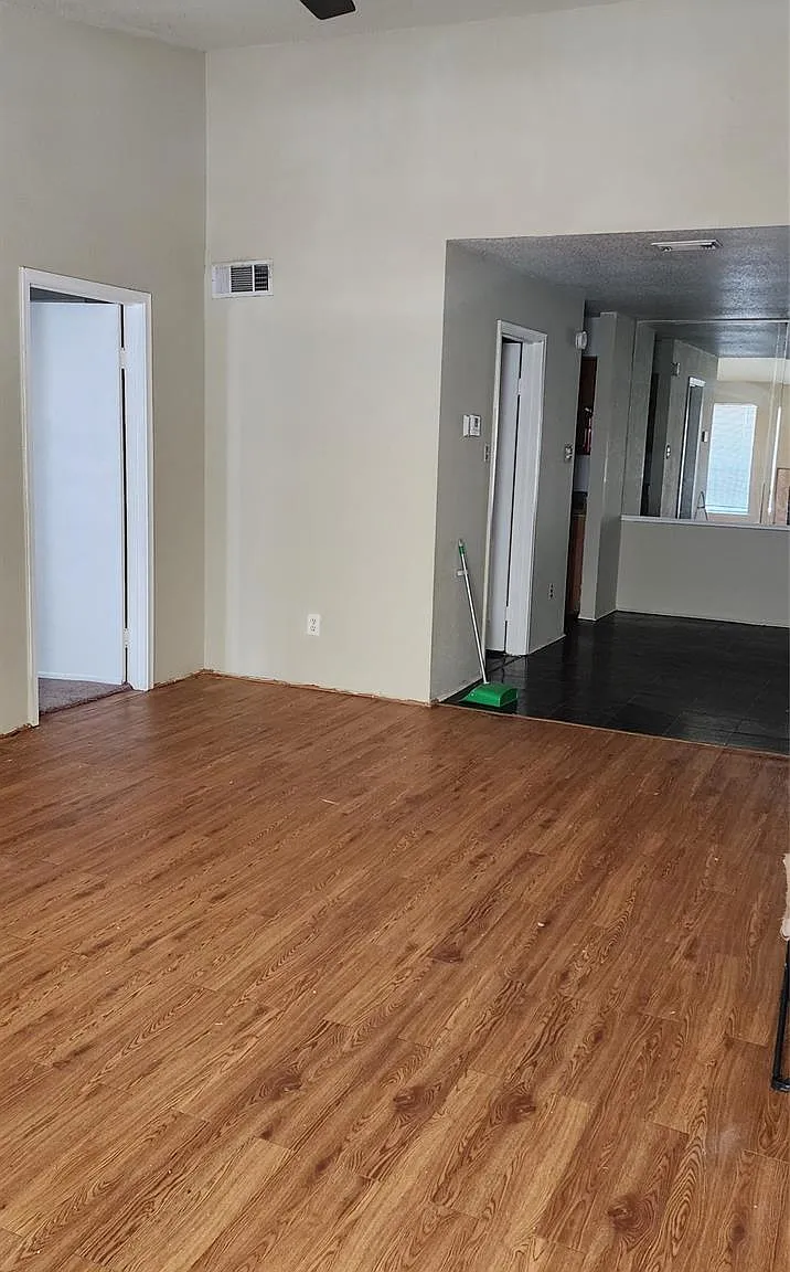 2 bed, 2.0 bath, 1152 sqft, $1,300 — Photo 2