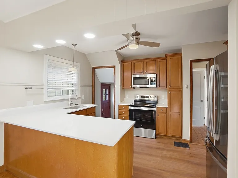 1028 Colwick Dr — Photo 10