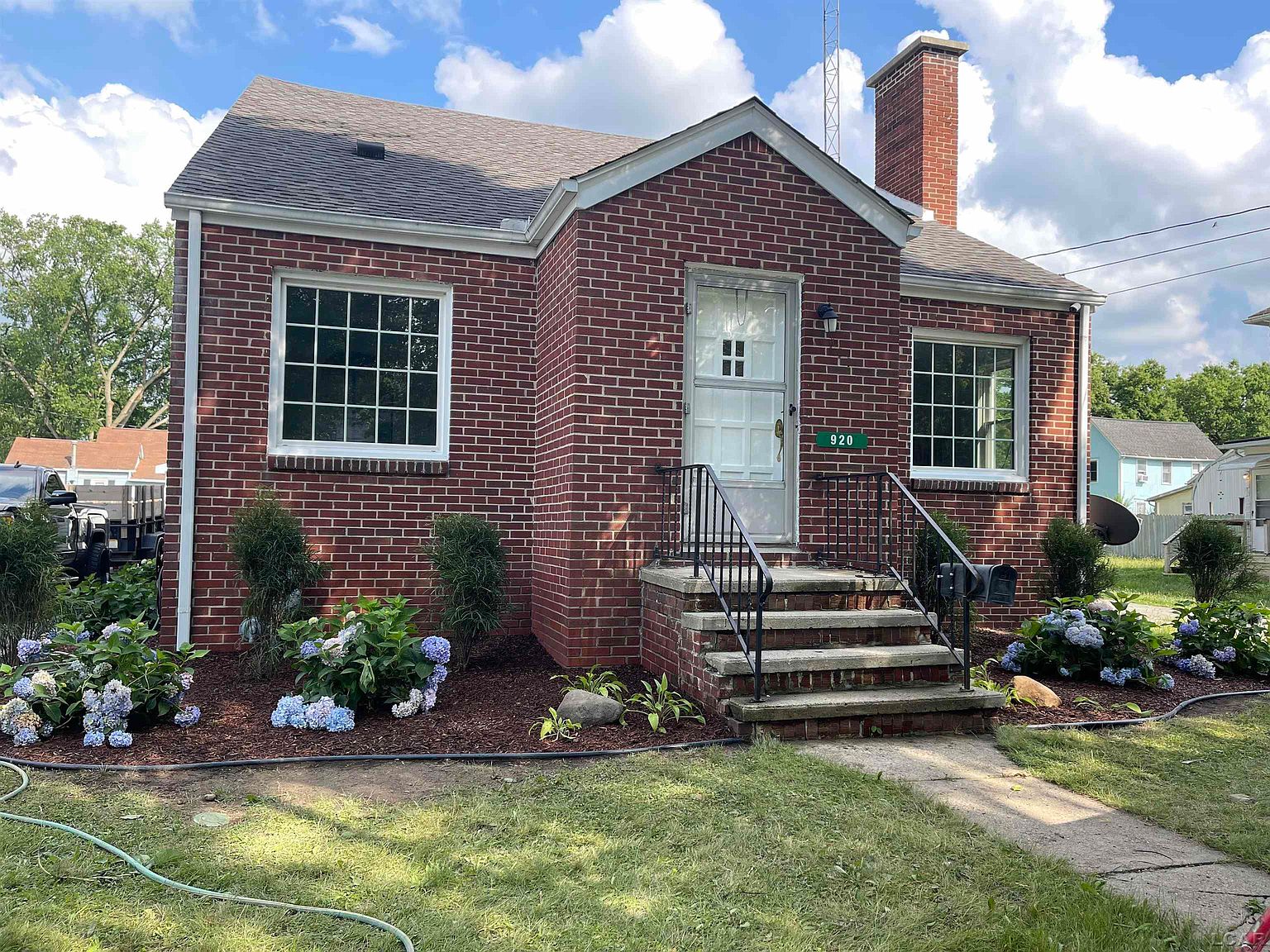 920 N Broad St, Adrian, MI 49221 Zillow