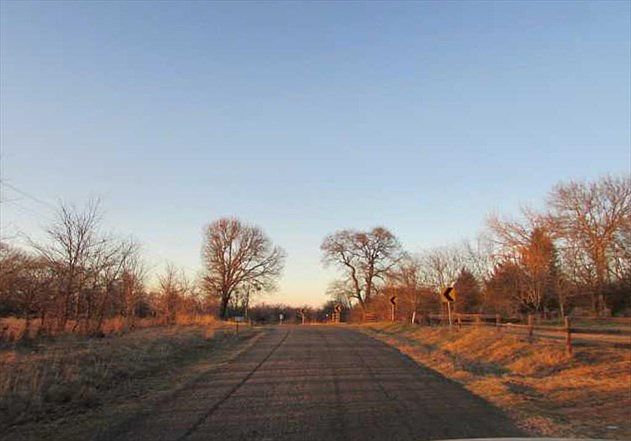 2nd image of 1995 County Road 2400