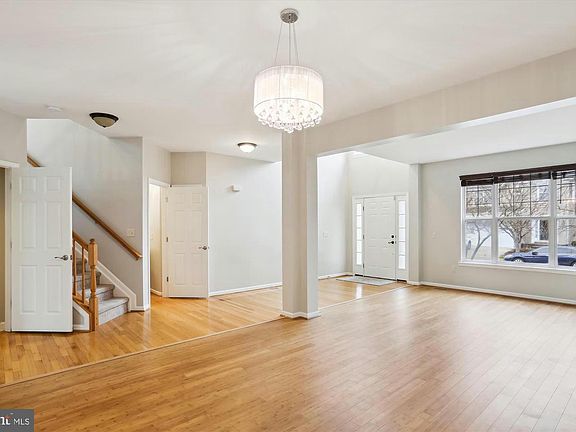 4th image of 1018 Wheatfield Dr