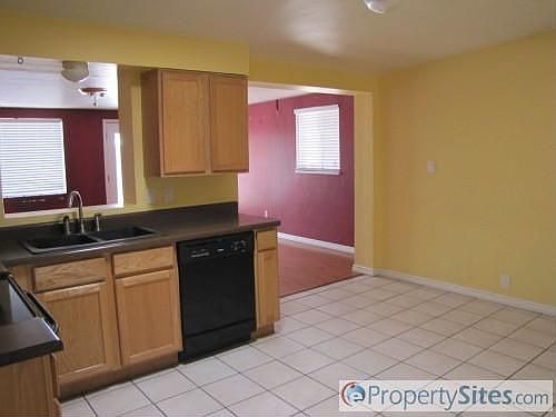 4th image of 1315 W King Pl