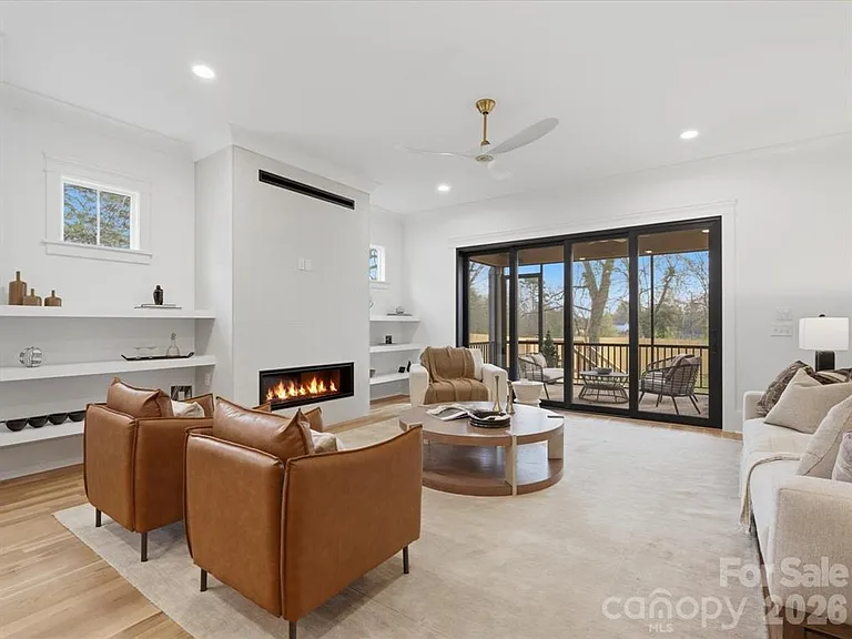 431 W Peterson Dr — Photo 10