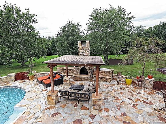 4th image of 241 Morningstar Ln