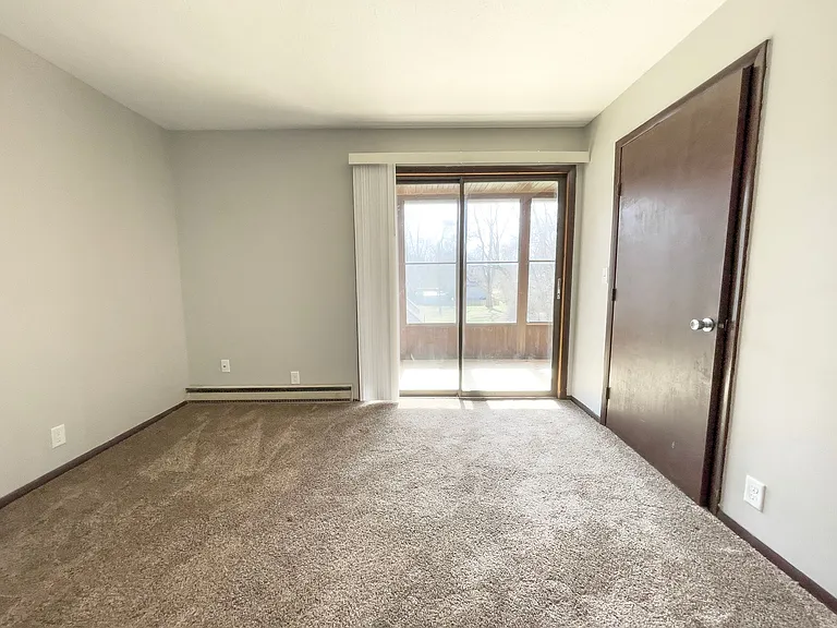 East Memorial Apartments — Photo 76