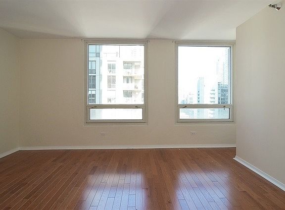 4th image of 33 W Ontario St APT 24A