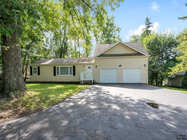 9109 Pine Ave, Wonder Lake, IL 60097