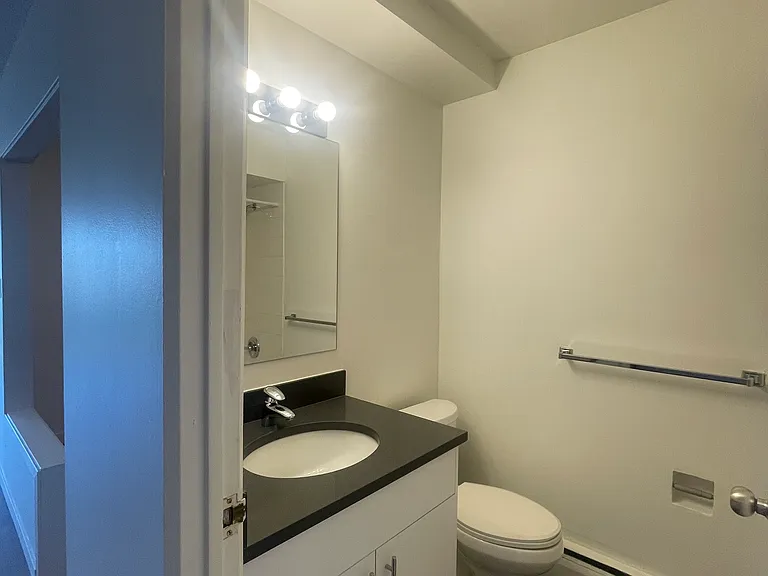 2228 Franklin St #309 — Photo 7