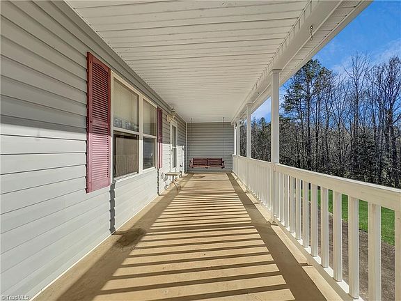 3rd image of 292 Rocky Top Ln