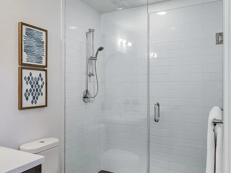 30 Roehampton Ave #403 — Photo 20