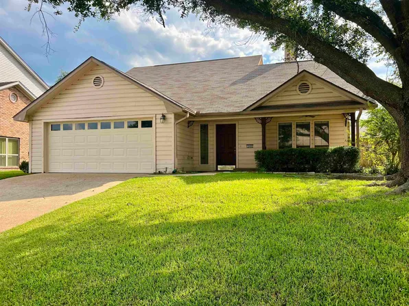 208 Spillway Dr, Longview, TX 75604