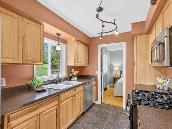 13905 Steven Rd, Burnsville, MN 55337