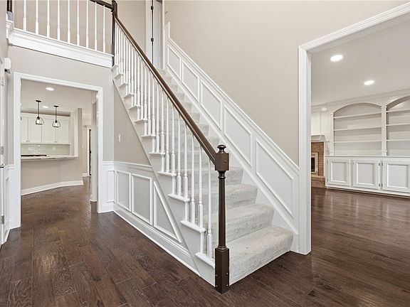 5th image of 1915 Oakhurst Dr