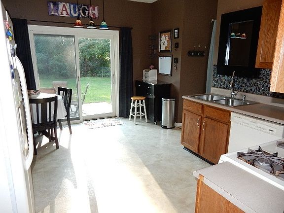 3rd image of 53891 Sunnybrook Ln