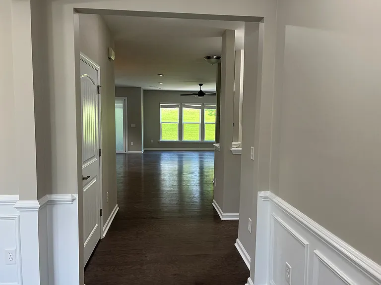 525 Parlier Dr — Photo 5