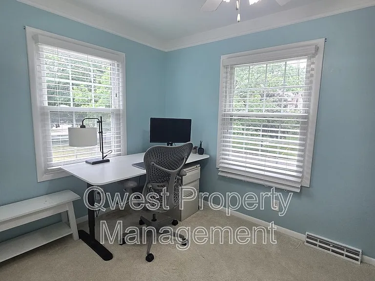 2236 Elmwood Dr SE — Photo 12