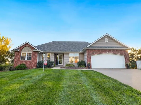8 Mackenzie Dr, Saint Joseph, MO 64503