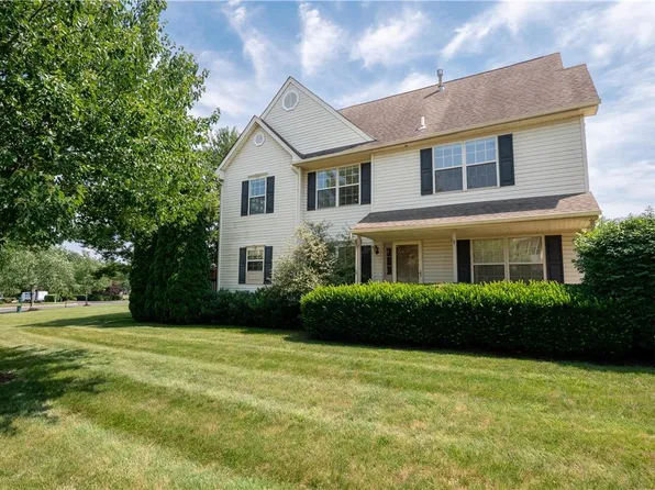 2401 Carriage Ln, Royersford, PA 19468