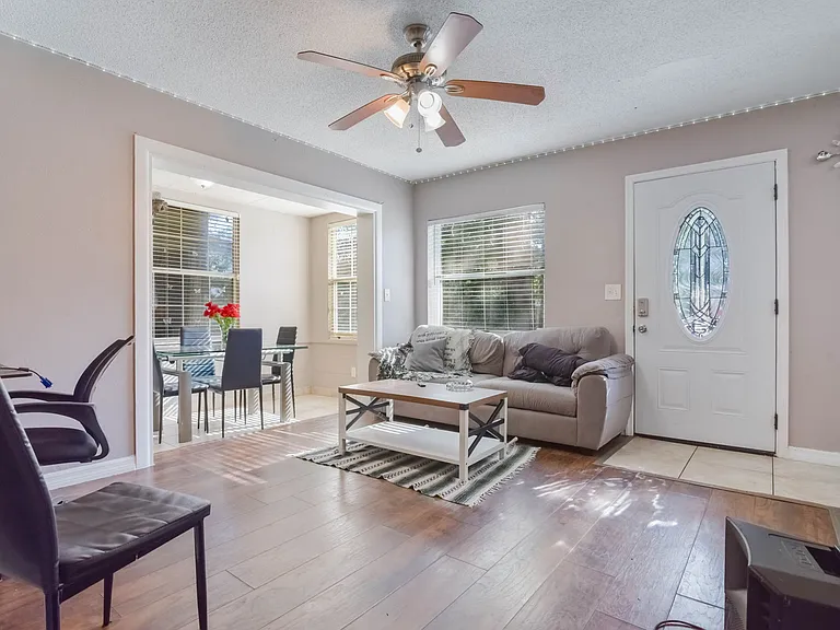 1226 Dewey Ave — Photo 6