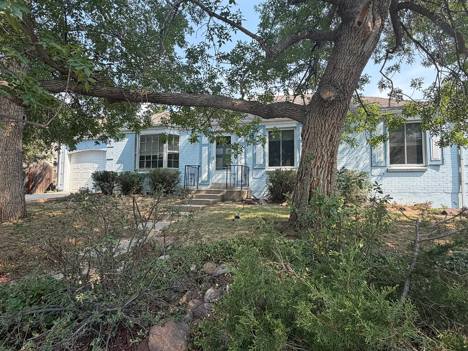 4 bed, 2376 sqft, $3,800 — Photo 2