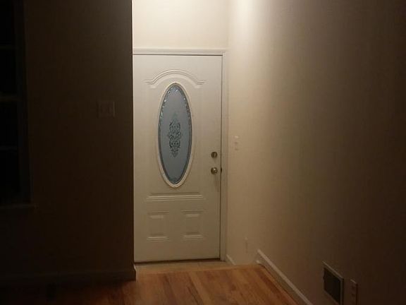 3rd image of 210 Dartmouth Loop