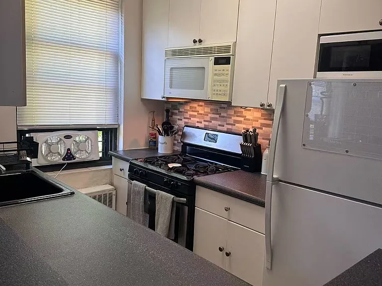 69-95 Park Dr E #B — Photo 10