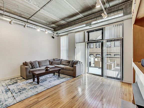 5th image of 1635 W Belmont Ave APT 211