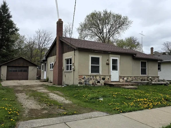 214 East Jefferson STREET, Oconomowoc, WI 53066