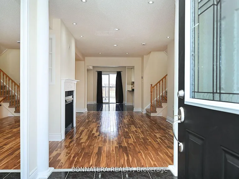 409 Hobbs Cres — Photo 3