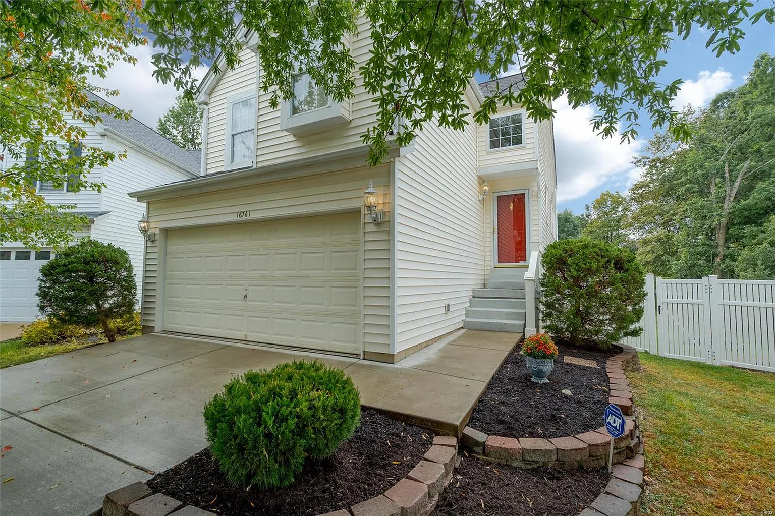 16761 Hickory Meadows Ct photo 1