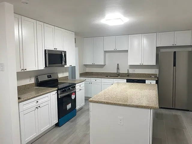 1304 W Romo Jones St — Photo 2